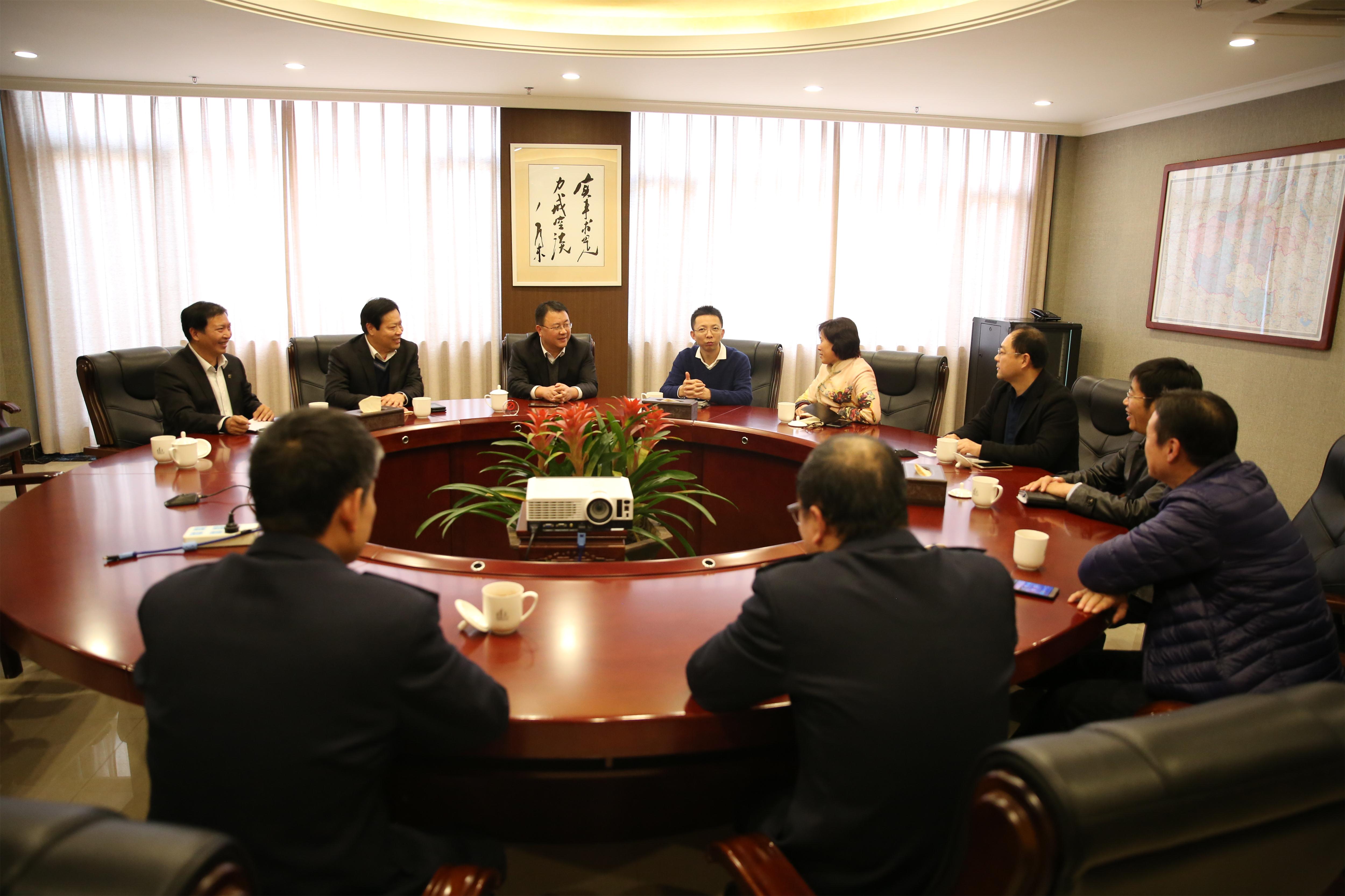 市稅務局領(lǐng)導到集團公司調(diào)研