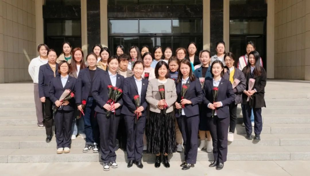 卓然而立 自成光芒——集團(tuán)公司舉辦婦女節(jié)主題講座！