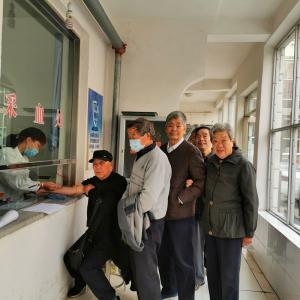 重陽(yáng)敬老 情暖金秋——集團(tuán)公司開(kāi)展敬老助老、關(guān)愛(ài)老職工活動(dòng)